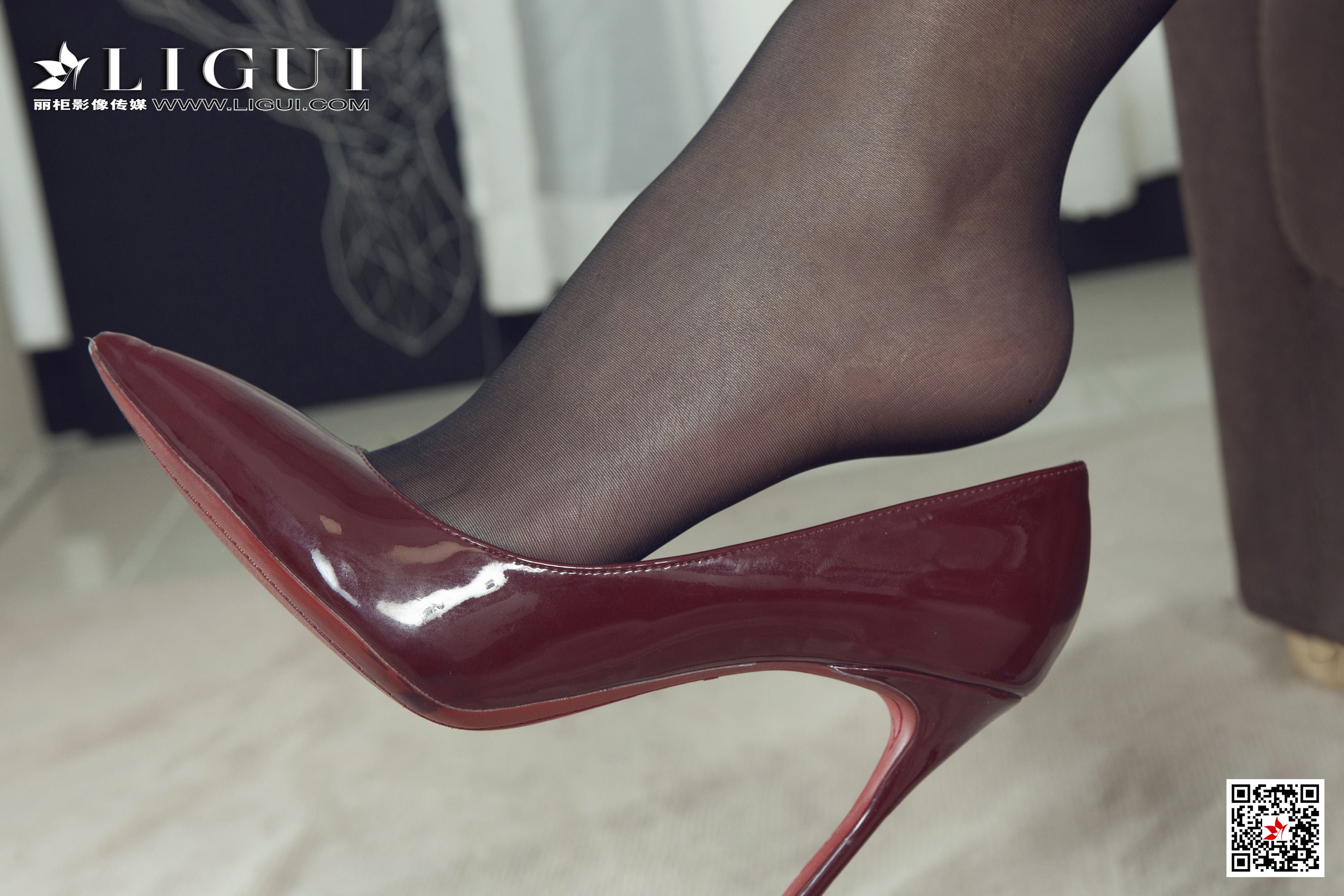 Ligui丽柜  2021.02.01 《职场新秀》嘤嘤